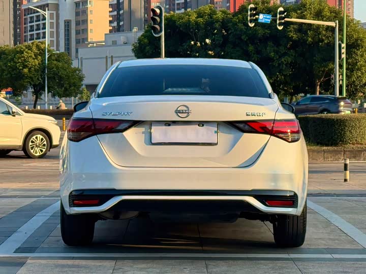 Фото 8 - Nissan Sylphy