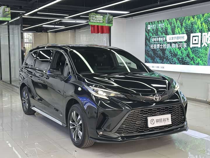 Photo 2 - Toyota Granvia