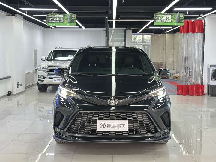 Photo 3 - Toyota Granvia