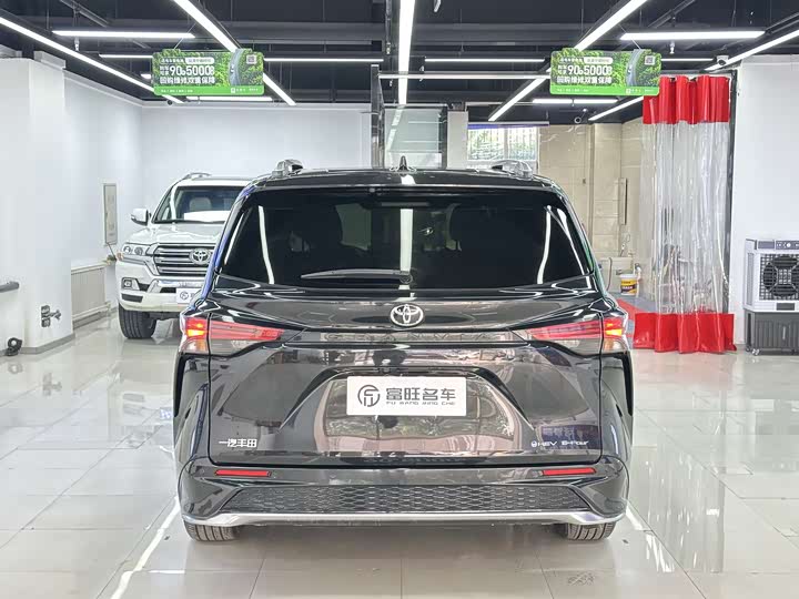 Photo 4 - Toyota Granvia