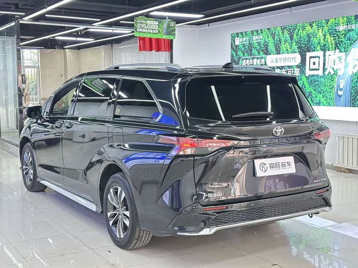 Photo 5 - Toyota Granvia