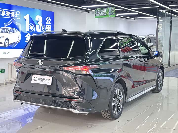 Photo 6 - Toyota Granvia