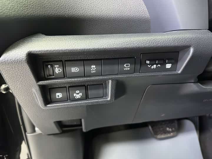 Photo 8 - Toyota Granvia