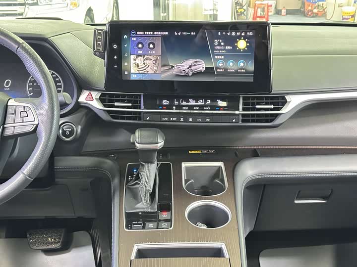 Photo 9 - Toyota Granvia