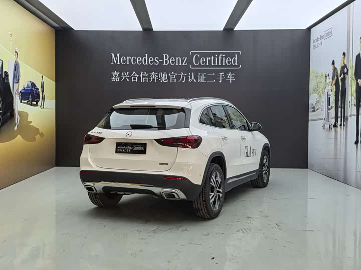 Photo 4 - Mercedes-Benz GLA-Class