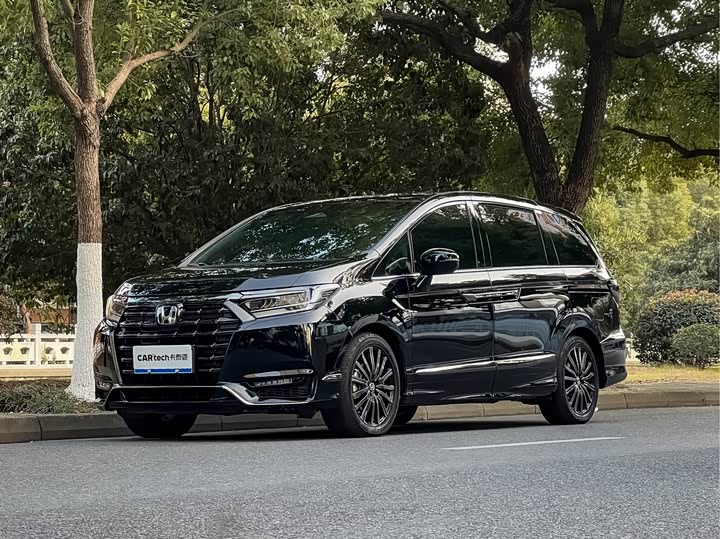 Фото 1 - Honda Elysion