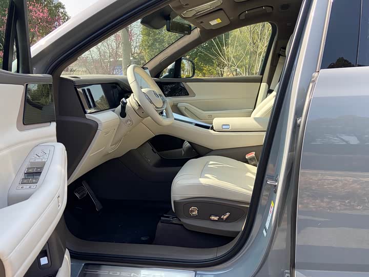 Фото 3 - Denza N8L