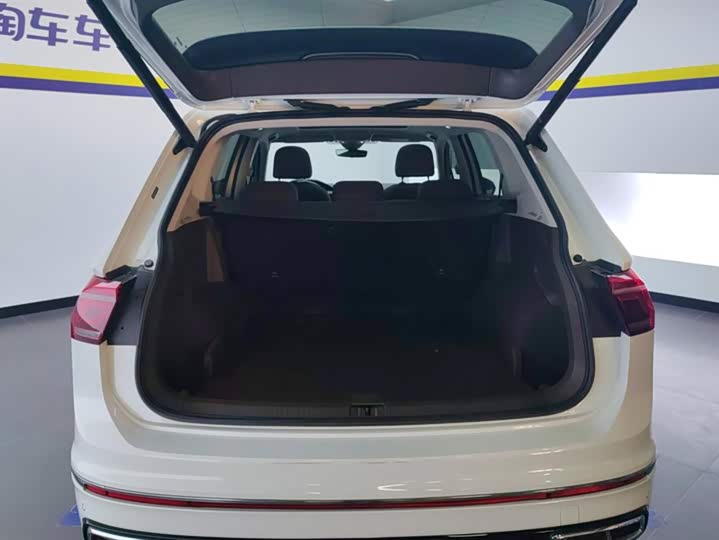 Фото 4 - Volkswagen Tiguan L Pro