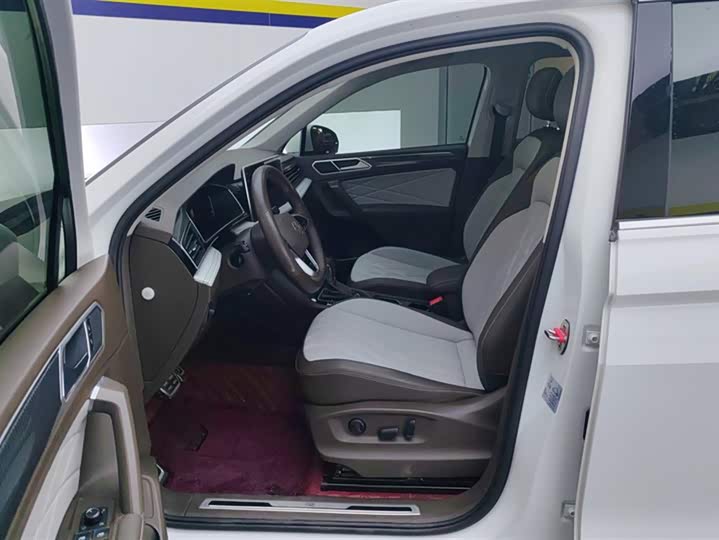 Фото 9 - Volkswagen Tiguan L Pro