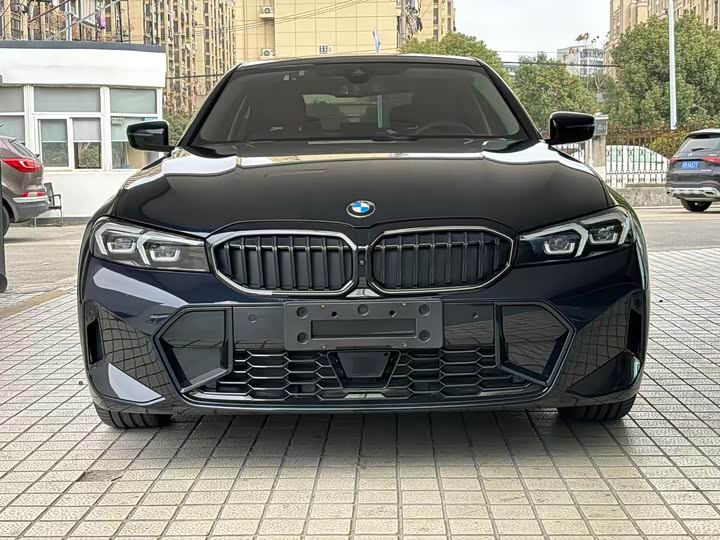 Photo 3 - BMW 3 Series