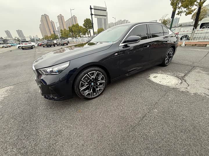 Фото 1 - BMW 5 Series