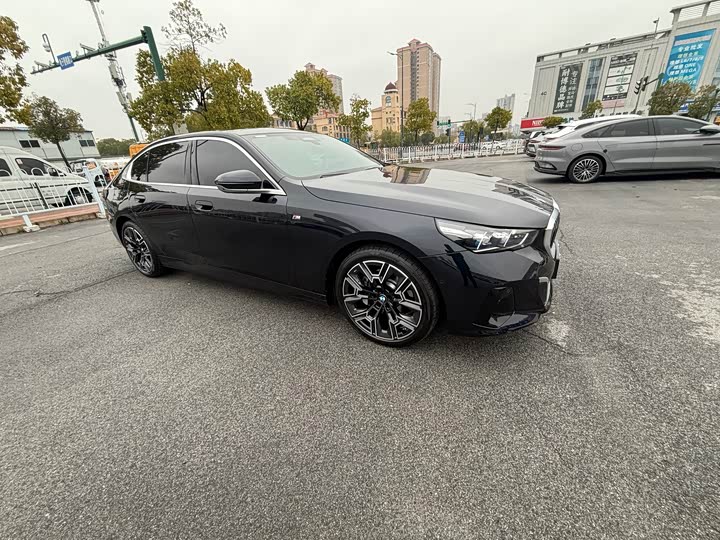 Фото 3 - BMW 5 Series