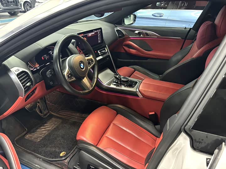 Фото 4 - BMW 8 Series