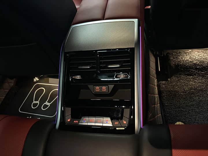 Фото 7 - BMW 8 Series