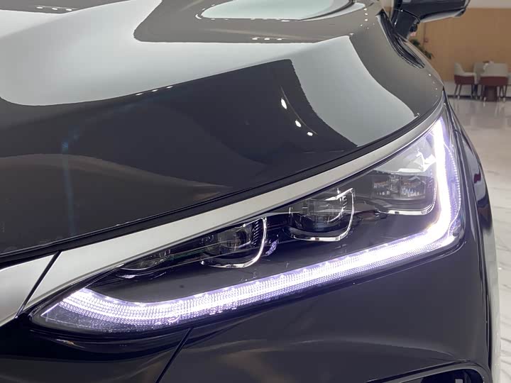 Photo 3 - BYD Tang Hybrid/EV