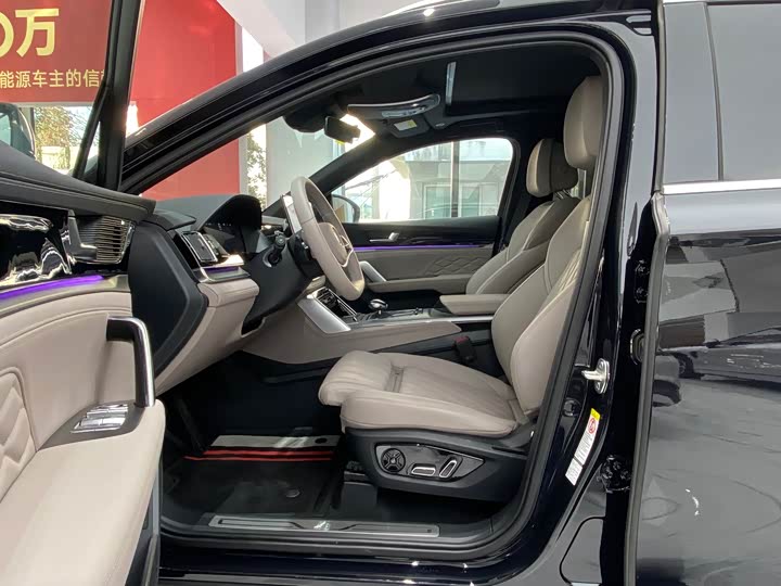 Photo 4 - BYD Tang Hybrid/EV