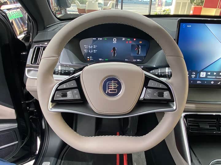 Photo 6 - BYD Tang Hybrid/EV