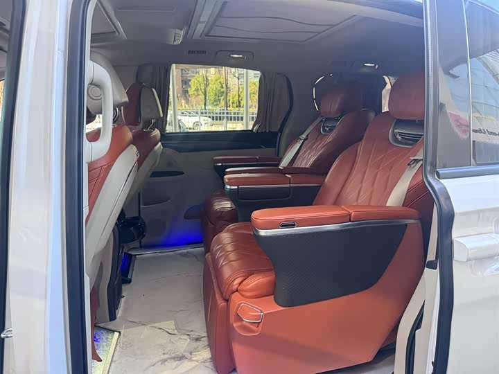 Фото 4 - Buick GL8 ES