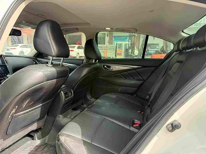 Photo 4 - Infiniti Q50L