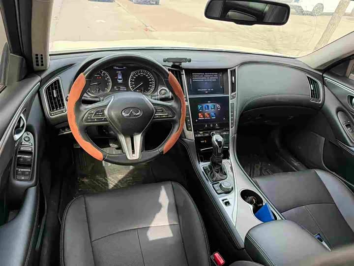 Photo 5 - Infiniti Q50L