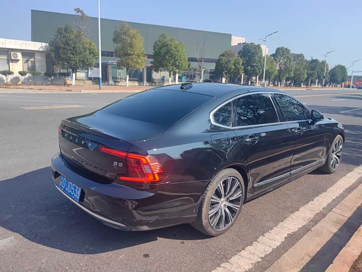 Фото 4 - Volvo S90