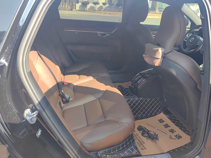 Фото 8 - Volvo S90