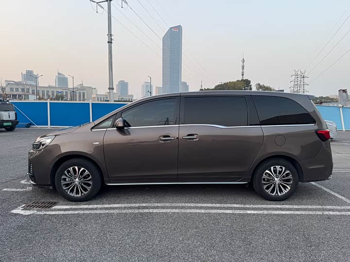 Фото 2 - Buick GL8 ES