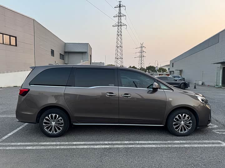 Фото 6 - Buick GL8 ES