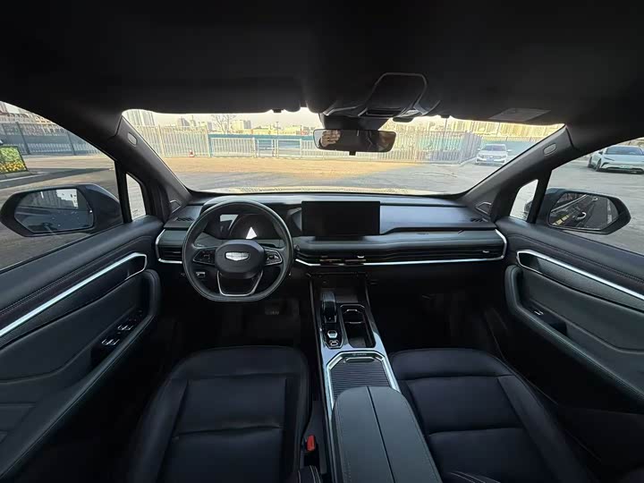 Фото 8 - Geely Okavango L