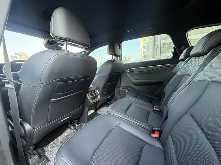 Фото 9 - Geely Okavango L