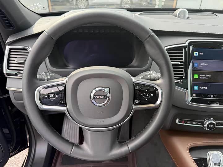 Фото 4 - Volvo XC90