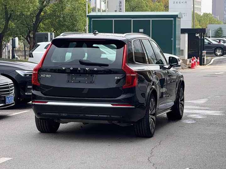 Фото 8 - Volvo XC90