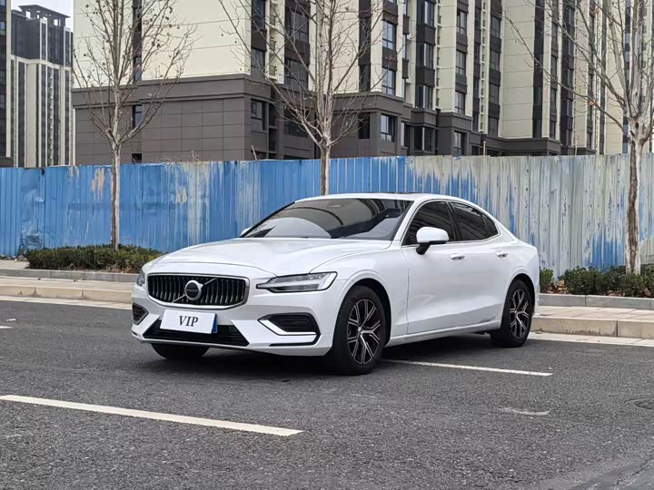 Фото 1 - Volvo S60