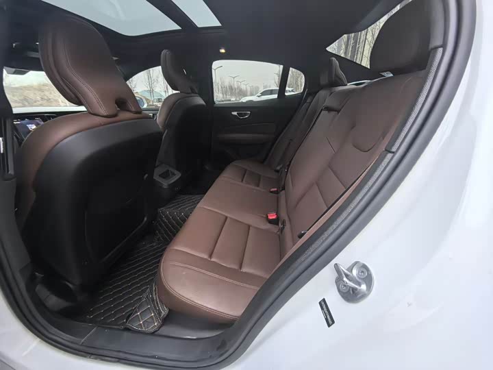 Фото 5 - Volvo S60