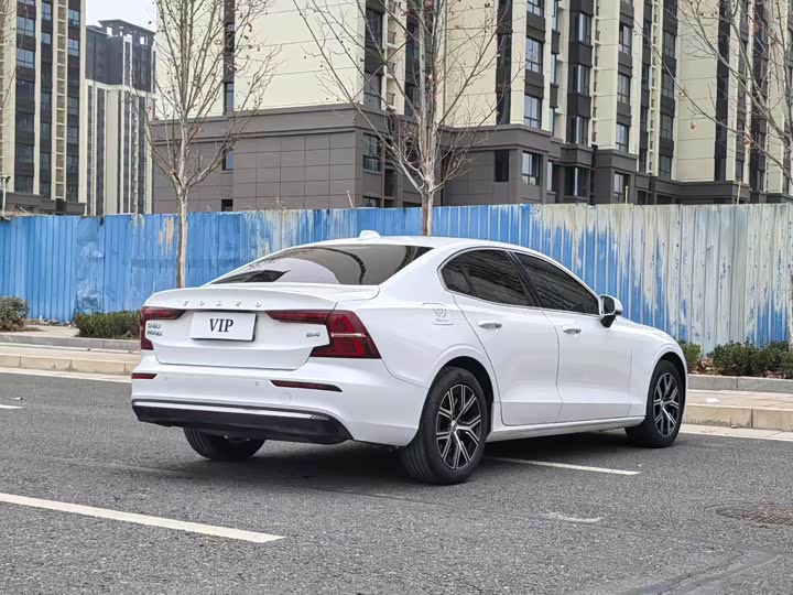 Фото 7 - Volvo S60