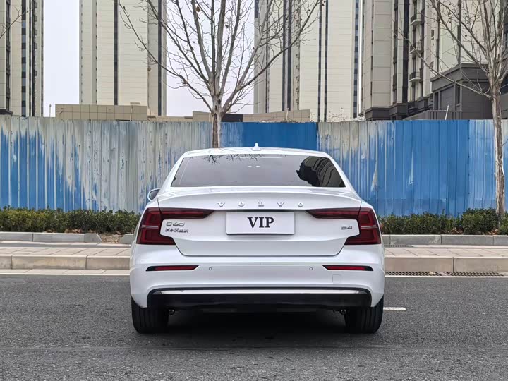 Фото 8 - Volvo S60