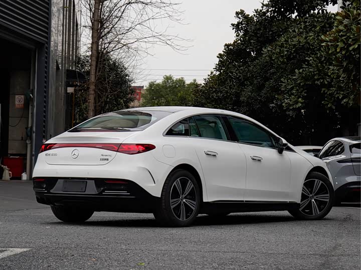 Фото 5 - Mercedes-Benz EQE