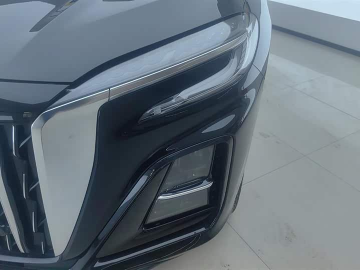 Фото 5 - Hongqi HS3 Hybrid