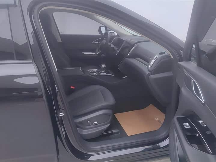 Фото 8 - Hongqi HS3 Hybrid