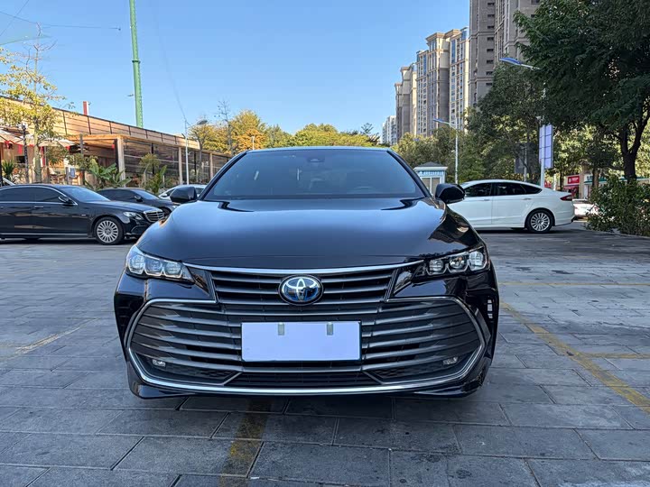 Photo 2 - Toyota Avalon