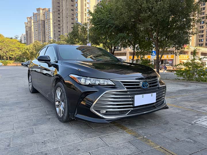 Photo 3 - Toyota Avalon