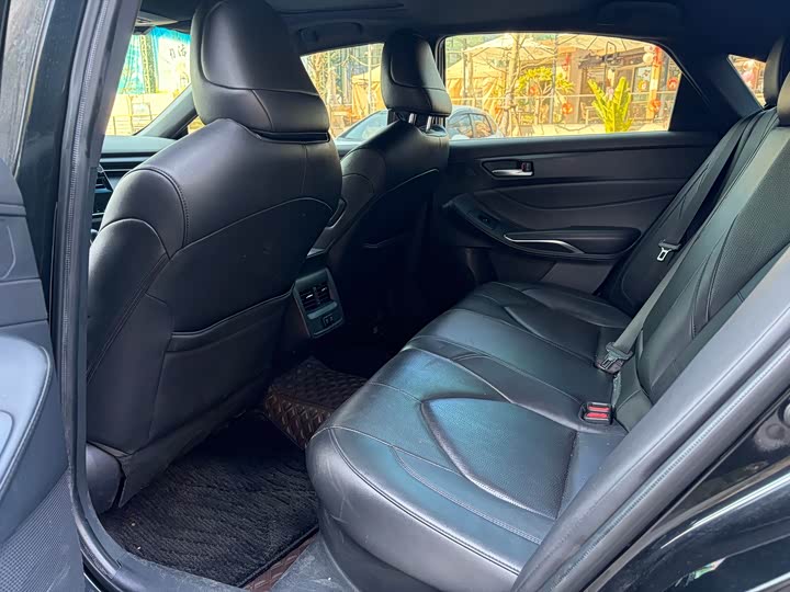 Photo 8 - Toyota Avalon