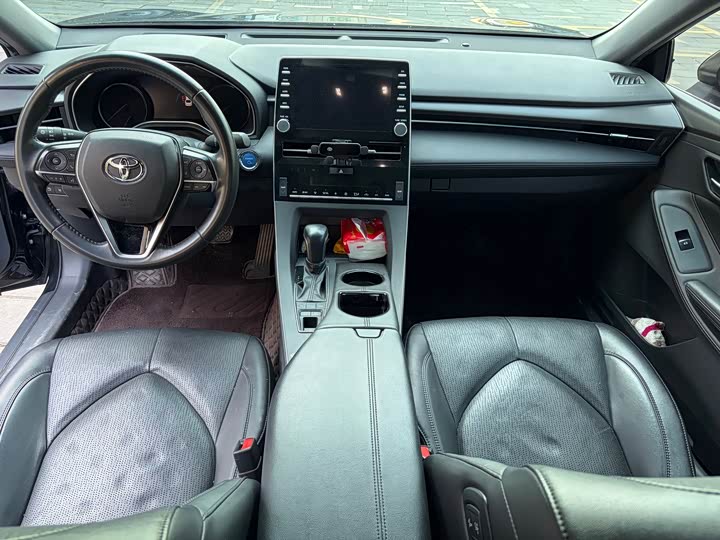 Photo 9 - Toyota Avalon