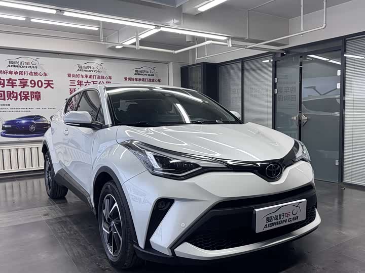Фото 3 - Toyota C-HR