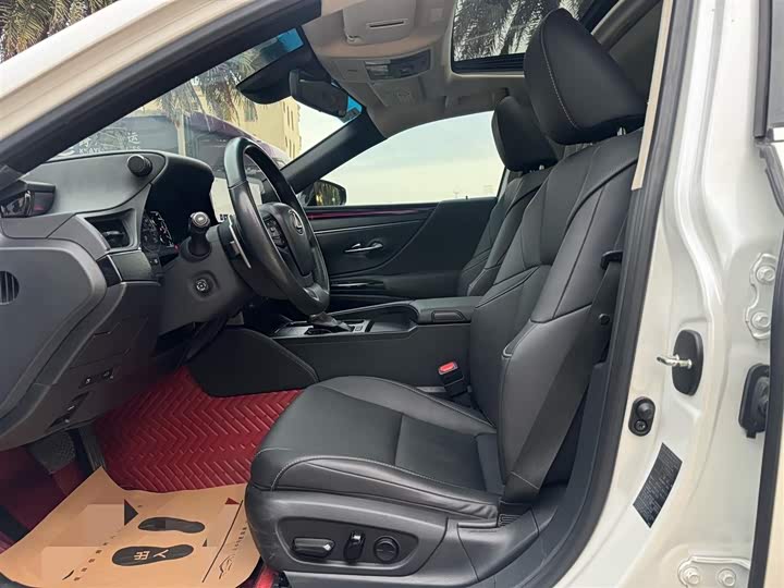 Фото 7 - Lexus ES