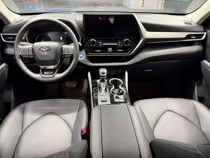 Фото 4 - Toyota Highlander