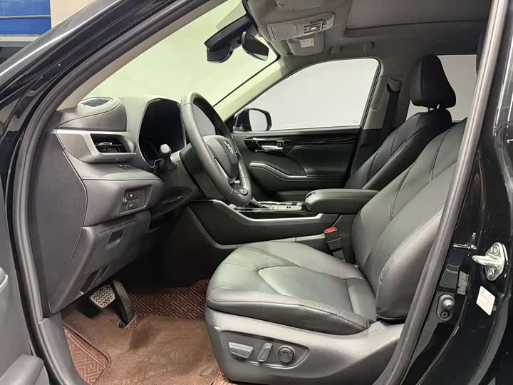 Фото 5 - Toyota Highlander