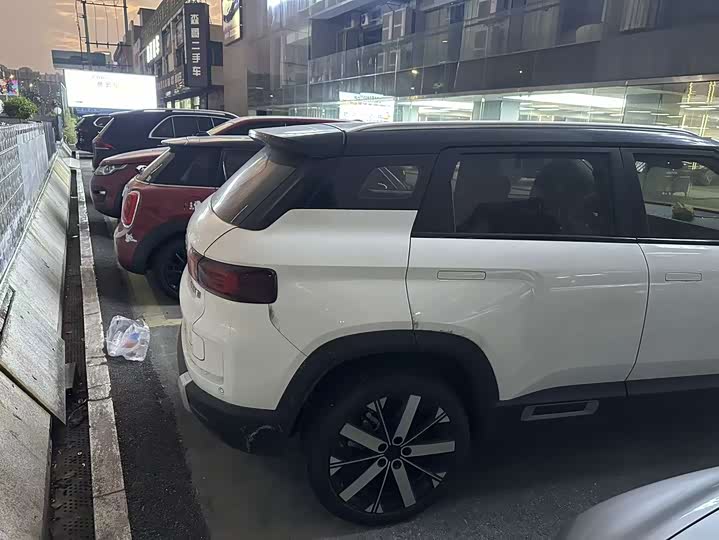 Фото 3 - Geely Icon