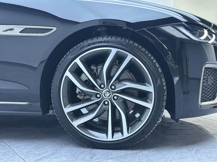 Фото 4 - Jaguar XF L