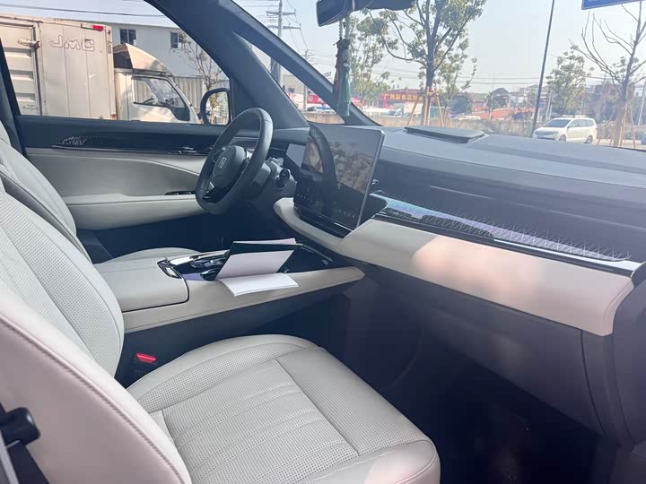 Фото 7 - Zeekr 009